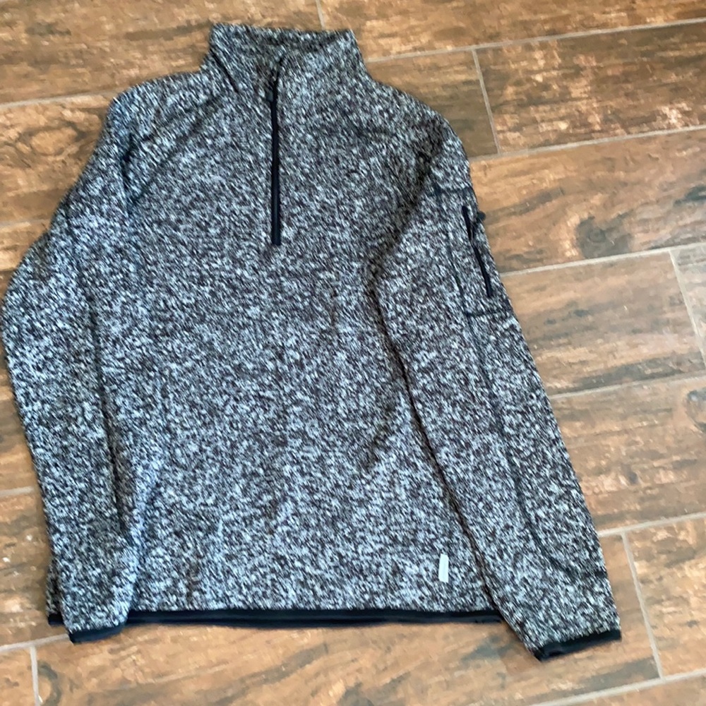 Avalanche quarter zip sweater small black with white.